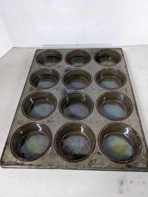 _UNKNOWN_ Pecan Roll Muffin/Cupcake Pans | Envoy Equipment LLC (1)