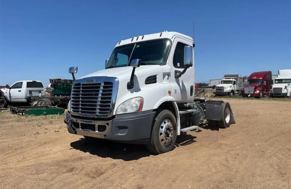 USED 2017 FREIGHTLINER CASCADIA 113DC