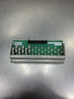 USED Allen-Bradley 1492-IFM40F-FS120-4 Ser A Interface Module