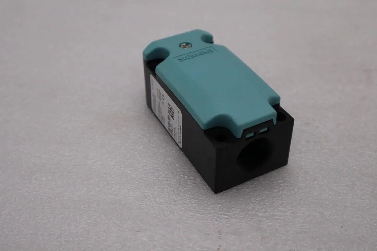 SIEMENS 3SE5112-0CC02 / 3SE51120CC02 NEW NO BOX STOCK H1157A