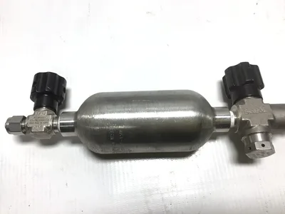 Swagelok 304L-HDF4-150 – DOT-3E 1800 Stainless Steel Double-Ended Cylinder