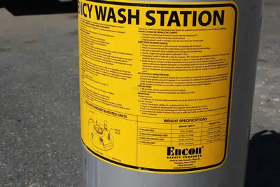 13 Gallon Pressurized Portable Wash Station/ Eyewash