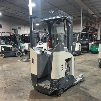 USED 2016 CROWN RR5725-45