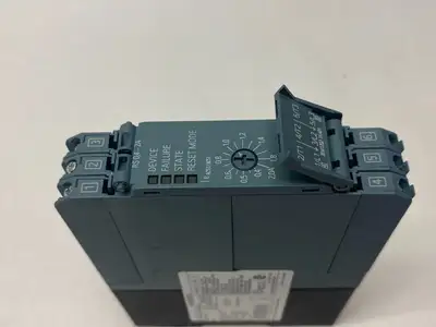 USED SIEMENS SIRIUS REVERSING STARTER, SCREW-TYPE MISSING COVER