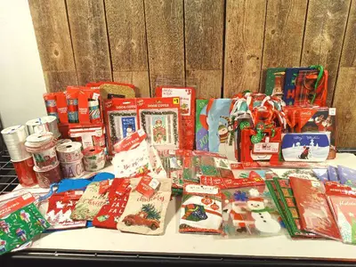 Lot of Christmas (gift bags, ribbon, etc.)