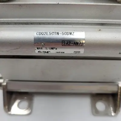 USED SMC SMC CDQ2L50TN-50DMZ PNEUMATIC CYLINDER WITH BRACKET