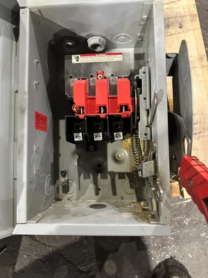 SIEMENS HNF361 30AMP SAFETY SWITCH DISCONNECT