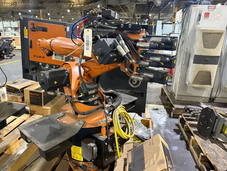 Used 2015 KUKA KR16 L6-2 + KR C4 NA Robots Michigan US | iGAM Industrial Marketplace #1173936