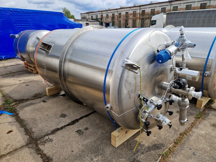 Used 2013 SCHWARTE-MILFOR 5,720 Litre Stainless Steel Tanks CZ | Perry Equipment #123466