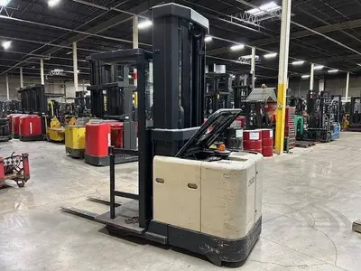 Used 2002 CROWN SP3020-30 Electric Lifters Illinois US | Somerset Equipment Sales #1543050