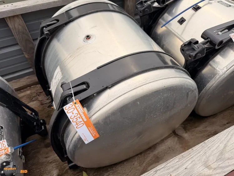 Used DTNA 60 GALLON FUEL TANK WITH STRAPS.  CAME OF WESTERN STAR Fuel Oil Tanks Michigan US | Miedema Asset Management Group #1357519