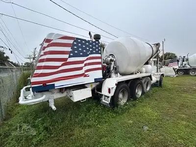 Used 2014 INDIANA PHOENIX CONCRETE MIXER Concrete Mixer Trucks Florida US | Big D Heavy Equipment #1556993