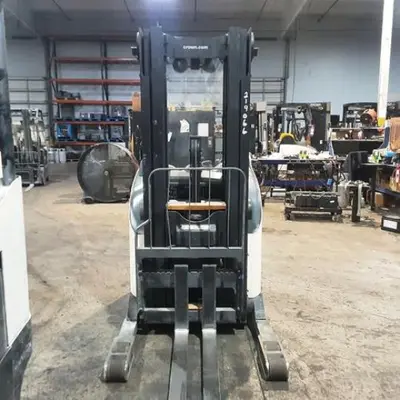 USED 2016 CROWN RR5725-45