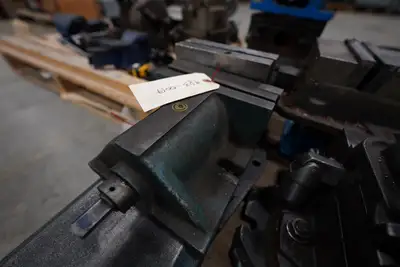8" Milling Vise (Used) - 17