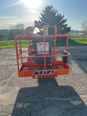 USED 2016 JLG E450AJ