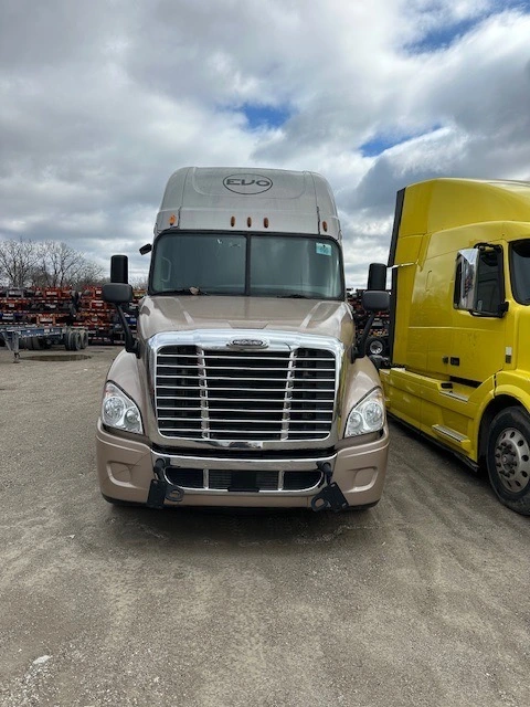 USED 2015 FREIGHTLINER CASCADIA