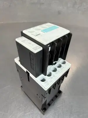 Siemens 3ZX1012-0RH11-1AA1 w/ 3RH1911-1MA11 Contactor (9.3.2)