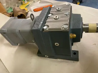 USED SEW-EURODRIVE R37-AQH100/3