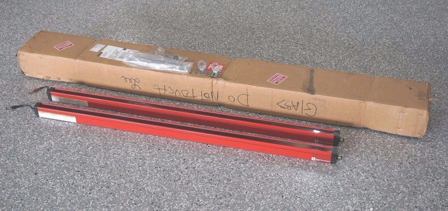 NEW TELEMECANIQUE XUS-LDSY5A1200 LIGHT CURTAIN SET 48'' XUSLDSY5A1200