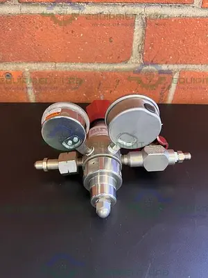 USED PRAXAIR PROSTAR PLATINUM RX30410  REGULATOR 3000 PSI W/ WINTERS AND WAKI GAUGES