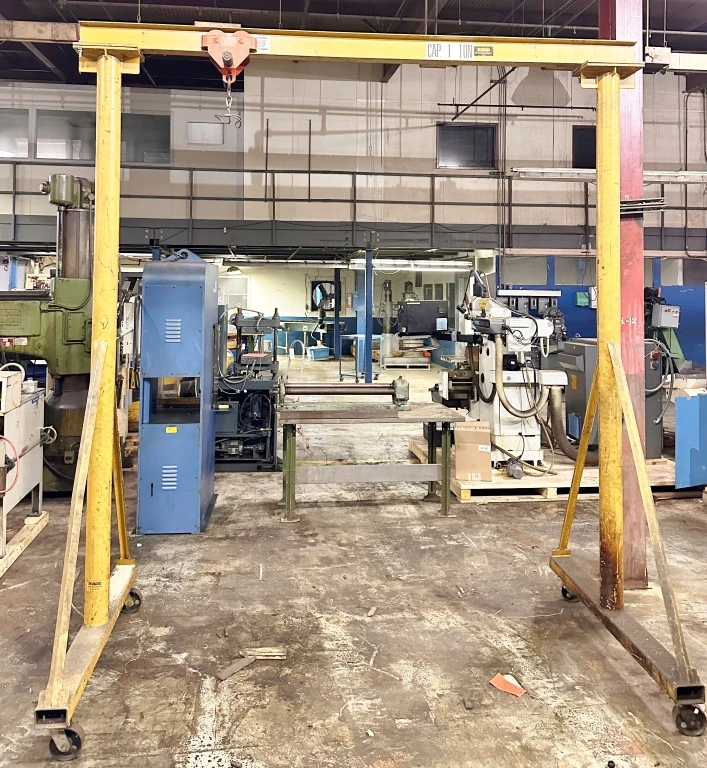CONTRX 1 TON PORTABLE GANTRY CRANE