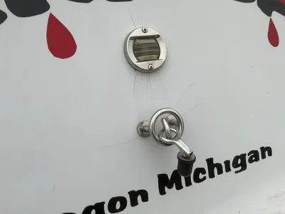 USED 1987 RINKER FIESTA VEE 250