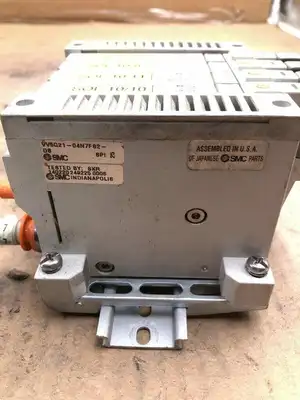 SMC VV5Q21-04N7F82-D8 Solenoid 4 Valve Manifold w/ VQ2101N-51 Single Solenoid