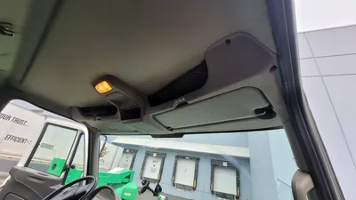 2013 International 4300 flat deck truck w/ Air Brakes