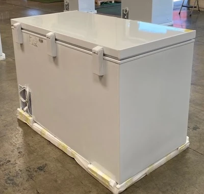 171-0390 50" Solid Top Self Contained Ultra Low Temperature Chest Freezer