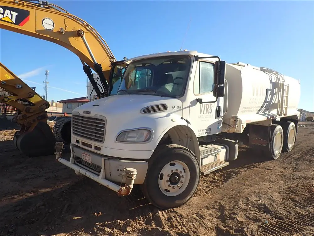 USED 2019 Freightliner M2 106