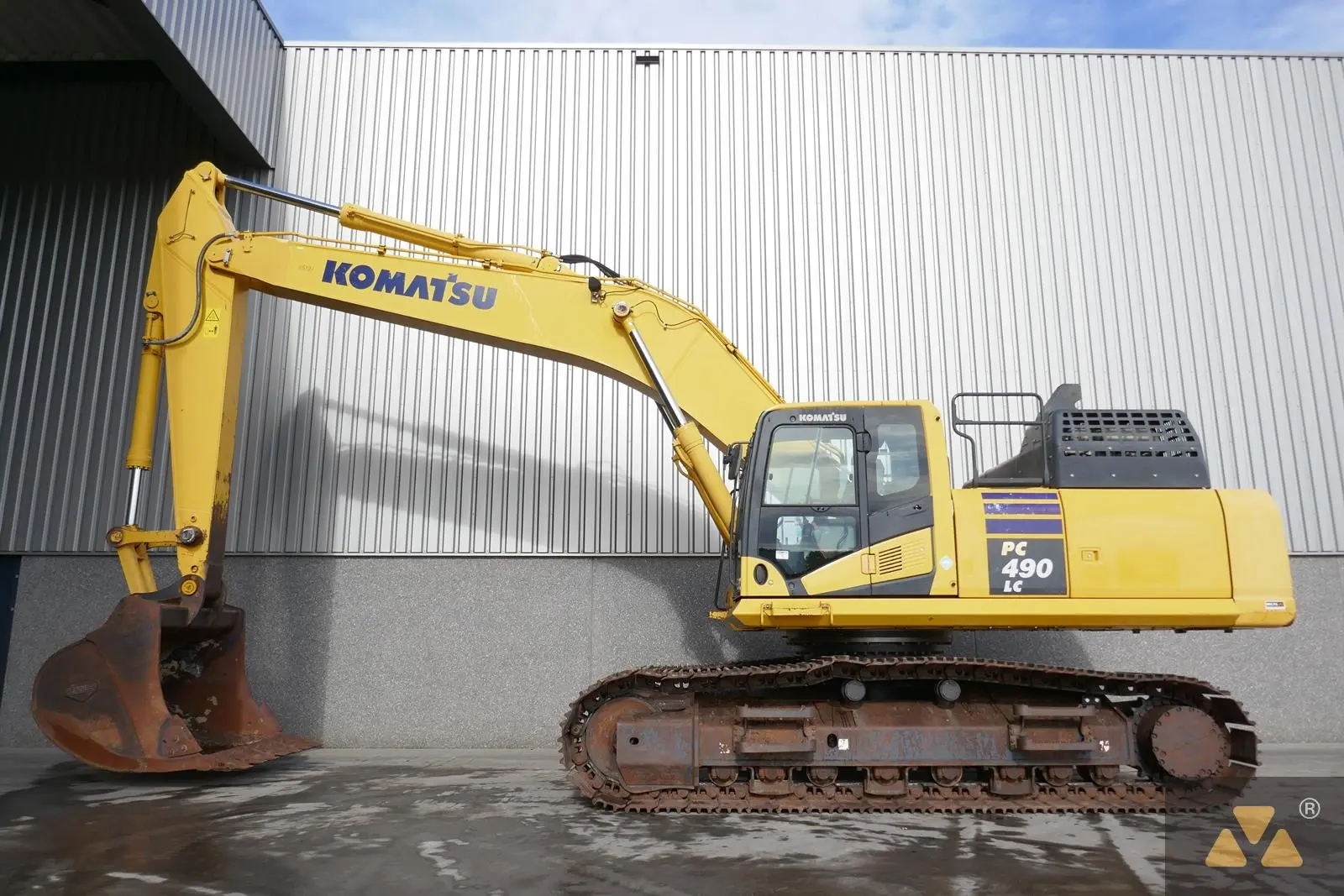 USED 2021 Komatsu PC490LC-11
