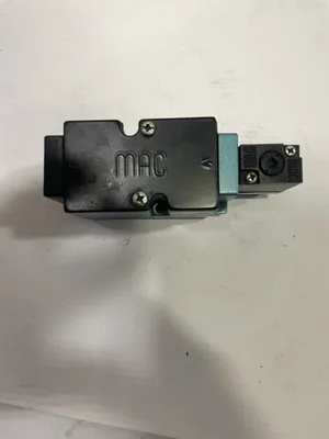 MAC 82A-AD-000-TU-DDAP-1DK 4-Way Solenoid Directional Spool Valve 24V 150PSI NIB