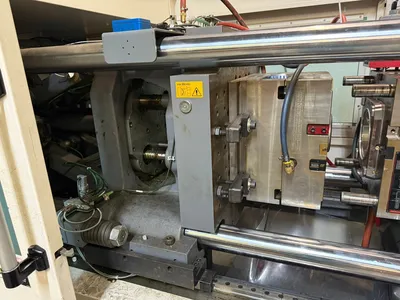 2011 KRAUSS MAFFEI KM180-750 AX Horizontal Plastic Injection Molding Machines | JYC MACHINERY (3)