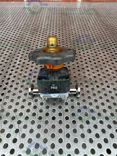 Used ITT PURE FLO .5-316L-RA20MAX-CWP150  DIAPHRAGM VALVE W/ 1/2" SANITARY FITTING Valves/Fittings California US | Equipment Lab #485719