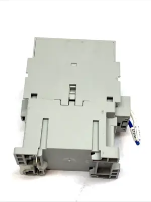 USED ALLEN BRADLEY IEC CONTACTOR 37A 3-POLE 24VDC SER. C