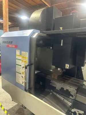 2010 DOOSAN DNM 400 Vertical Machining Centers | Tight Tolerance Machinery (2)