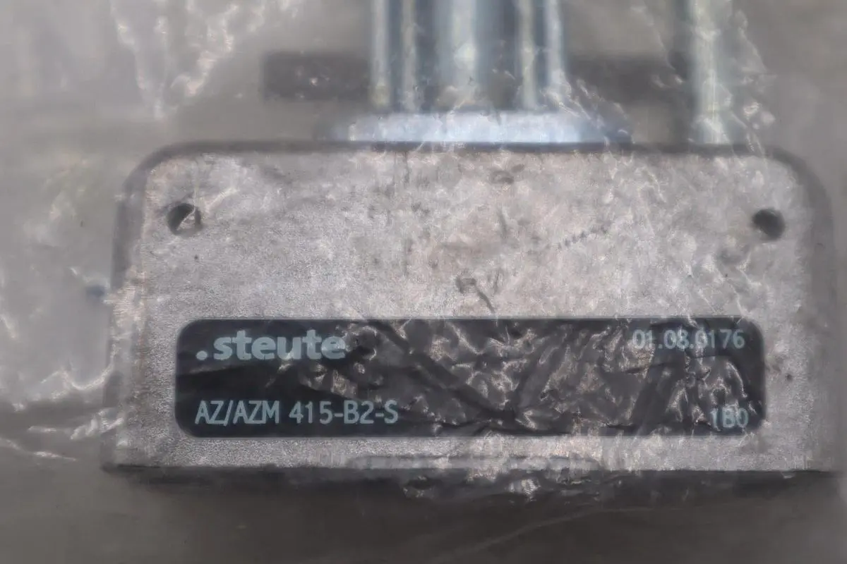 STEUTE AZ/ AZM 415-B2-S  Actuator 101203908 STOCK K-3774