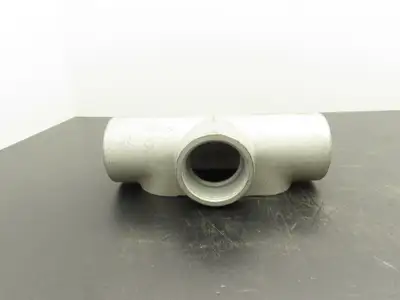 Crouse and Hinds T67 Rigid Conduit Body 2" Threaded Hub Lot of 7