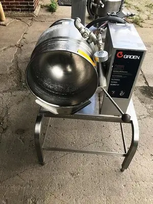USED 2004 GROEN KETTLE USED TABLE TOP HAND TILT 20 QUART CAPACITY WITH STAND – ELECTRIC TBD-20