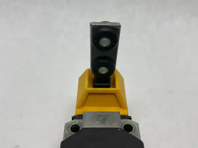USED PILZ SAFETY GATE SYSTEM W/ MECHANICAL LOCK PSEN ME1M/1AS