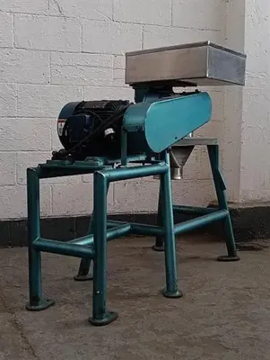 Pulvex model 200 carbon steel hammer mill