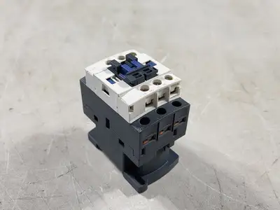 32 Amp, 3 Pole, 2 NO + 2 NC, 115 VAC Coil Contactor C05F7