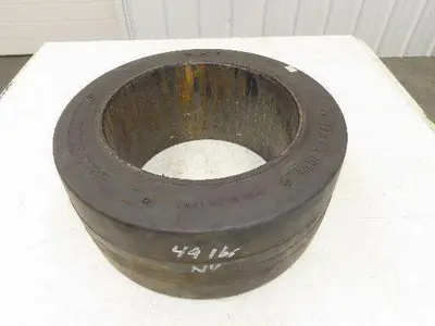 Total Source 16x7x10-1/2 Press-On Forklift Tire Solid Cushion Smooth Black