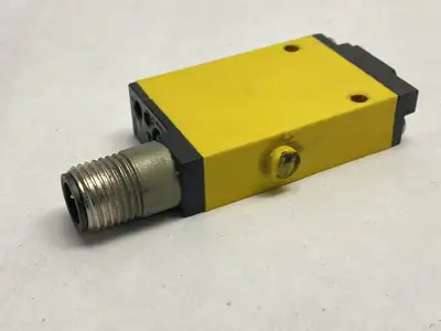 Used Banner Engineering Mini-Beam Series Industry Standard Diffuse Sensor 27429 Photoelectric Sensors Michigan US | Maverick Industrial Sales #1392337
