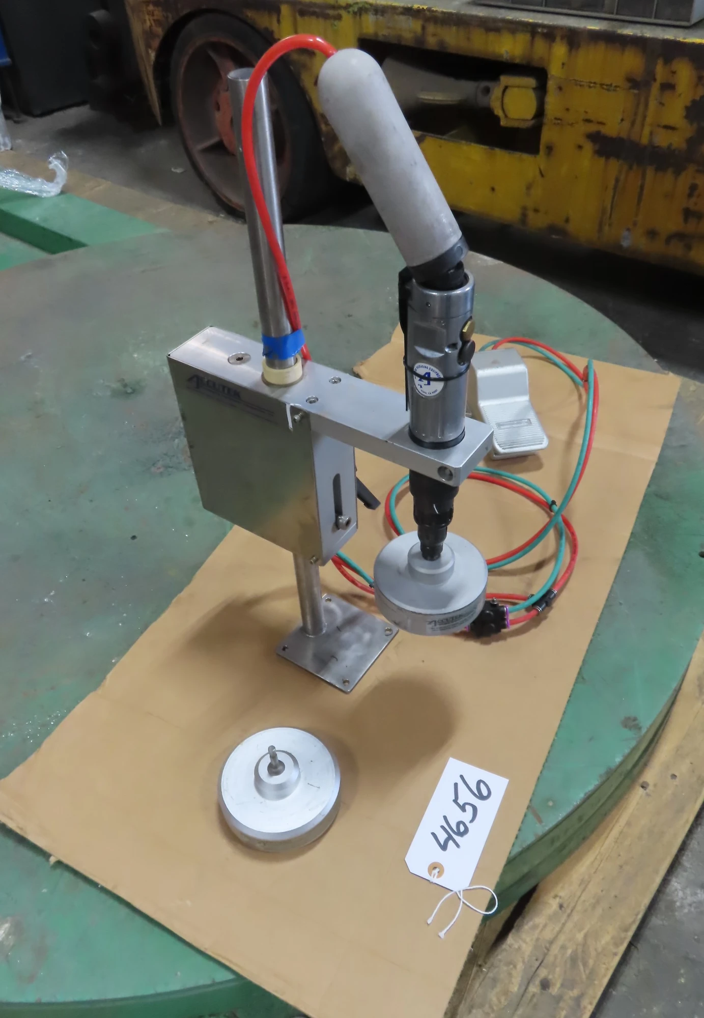 Accutek Pneumatic Chuck Capper