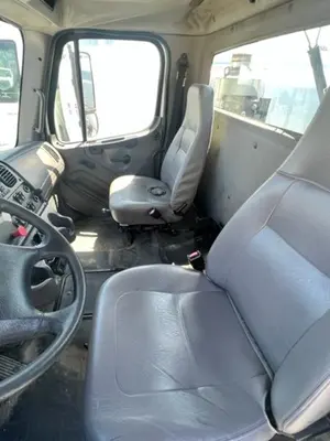 Used 2009 FREIGHTLINER BUSINESS CLASS M2112 Cab Chassis trucks Washington US | Puget Sound Truck Sales #1546526