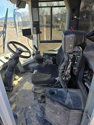 USED 2019 LIEBHERR L566