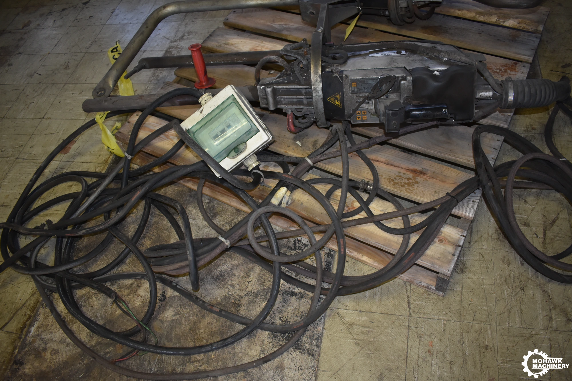 110/38 KVA TECNA "3327" MEDIUM DUTY AIR-OPERATED PORTABLE WELDING GUN FOR A ROBOT
