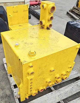 Used ATLAS COPCO T4 HYDRAULIC RESERVOIR TANK Parts (Hydraulics and Pneumatics) Pennsylvania US | East West Machinery & Drilling #1417707