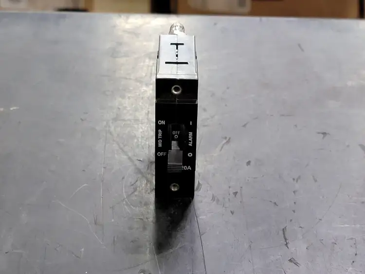 Used CBI ELECTRIC DDA130057 Switchgears British Columbia CA | Lenmark #241496